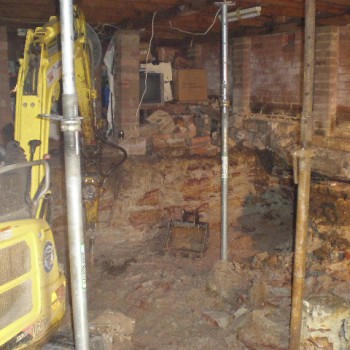 Underpinning walls with 2 Tonne Excavator