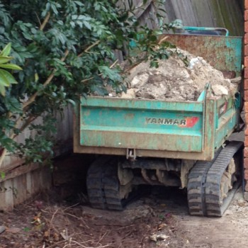 Track mounted dumper – tight access